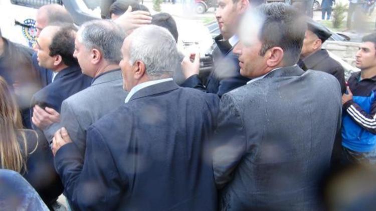 Demirtaştan Davutoğluna: Bosna Kasabı ceza aldıysa, seninde hesap vermen için elimizden geleni yapacağız