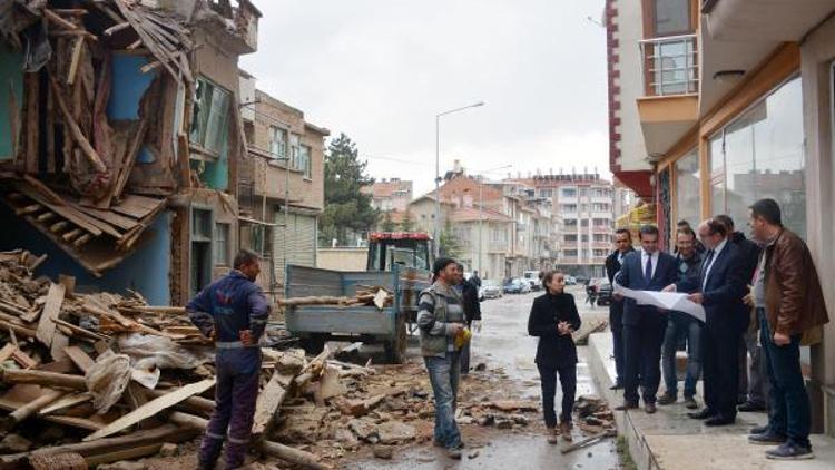 Sandıklıda cadde genişletme çalışması başladı