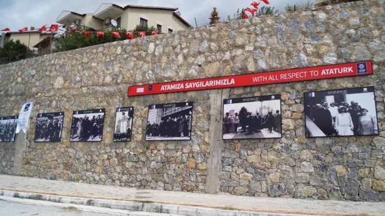 Kuşadasına dev Atatürk köşesi