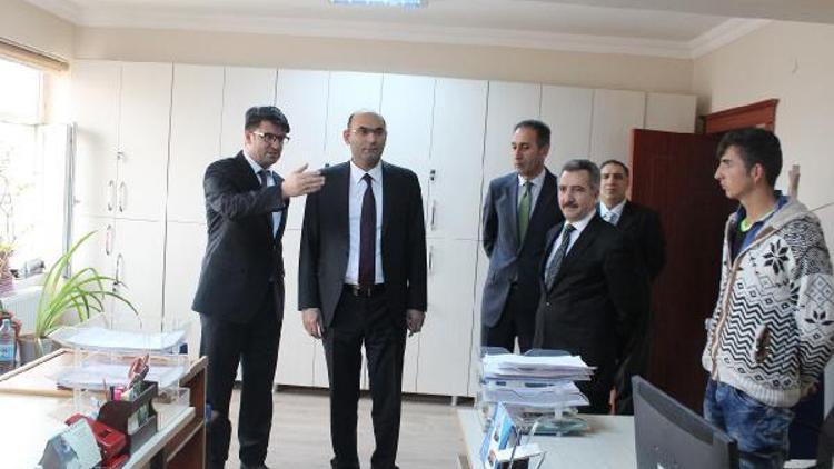 Ağrı İl Genel Sekreteri Erhan Tenekeci personelle tanıştı