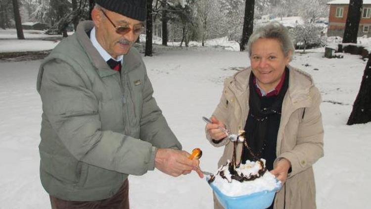 Edremitin yüksek kesimlerinde kar yağışı