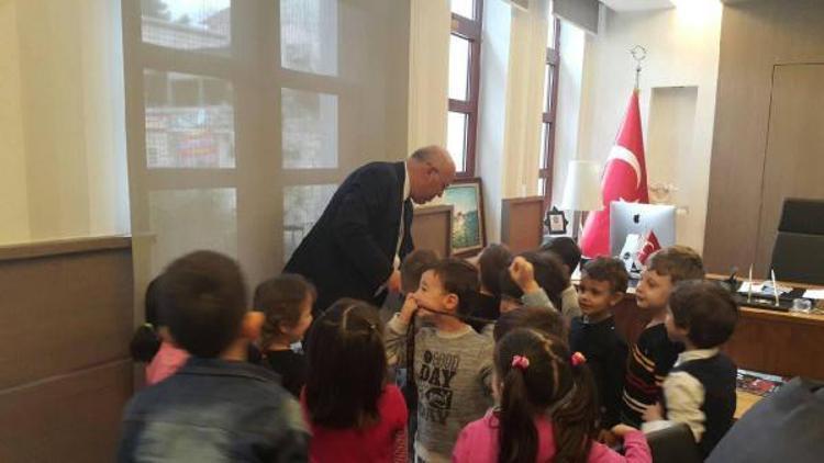 Süleymanpaşa Belediyesi Çocuk Kulübü’nün yeni üyeleri Başkan Eşkinat’ı ziyaret etti