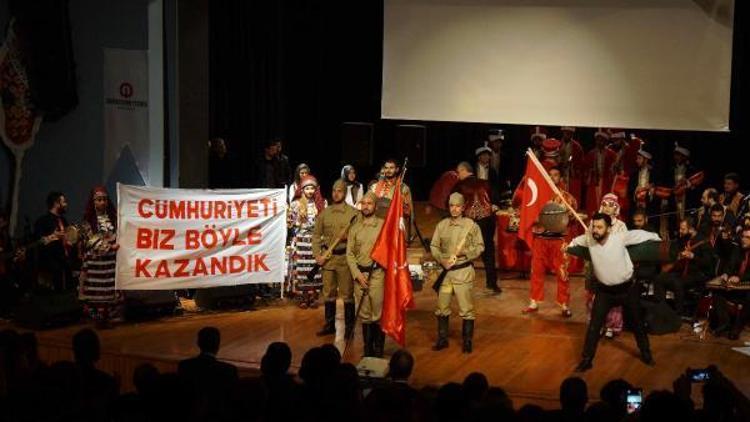 Türkülerle Çanakkale ayakta alkışlandı