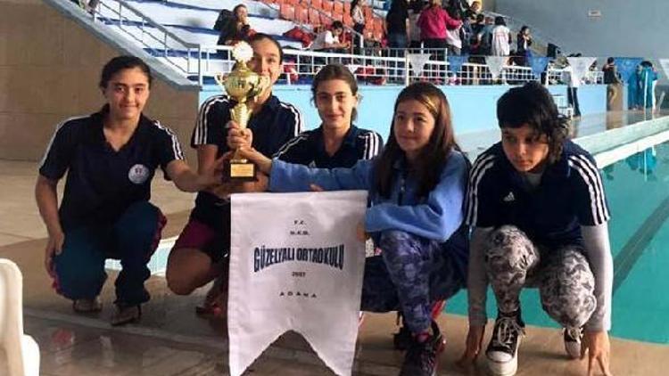 Güzelyalı Ortaokulu Kız Yüzme takımı şampiyon oldu