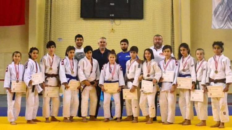 Türkiye Okullararası Judo müsabakaları Adana’da tamamlandı