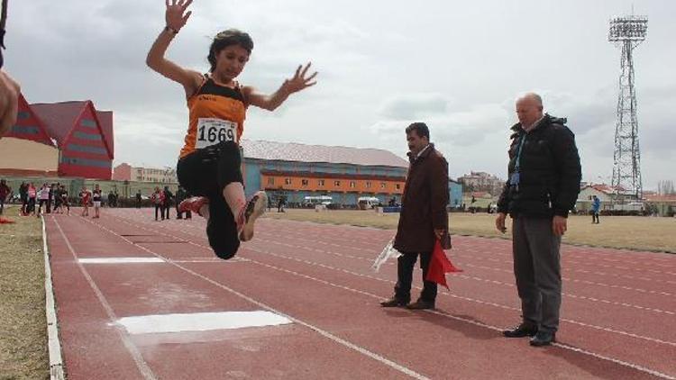 Analig atletizm müsabakaları Ağrı’ya heyacan getirdi