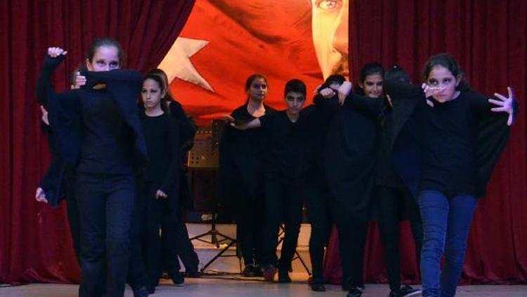Öğrenciler Şu Çılgın Türkler oratoryosu sahneledi