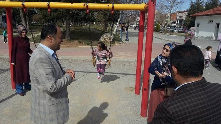 Başkan Özaltun, çocuk parklarını gezdi