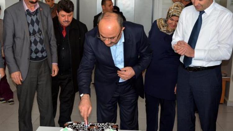 Başkan Gülcüoğluna 2. yıl pastası