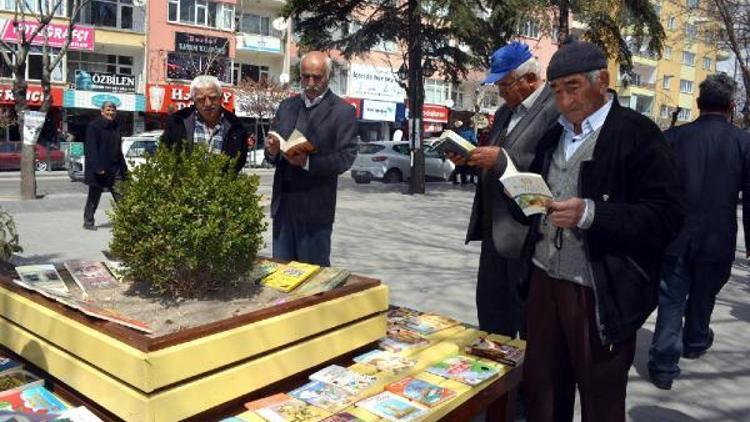 Niğdede vatandaşa 600 kitap