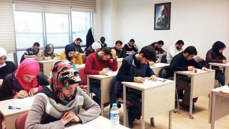 Suriyeliler sınava ücretsiz girecek