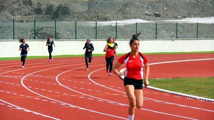 Erzincanı atletizmde temsil etmek için yarıştılar