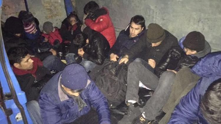 Edirne’de 8 Suriyeli yakalandı, 1 organizatör tutuklandı