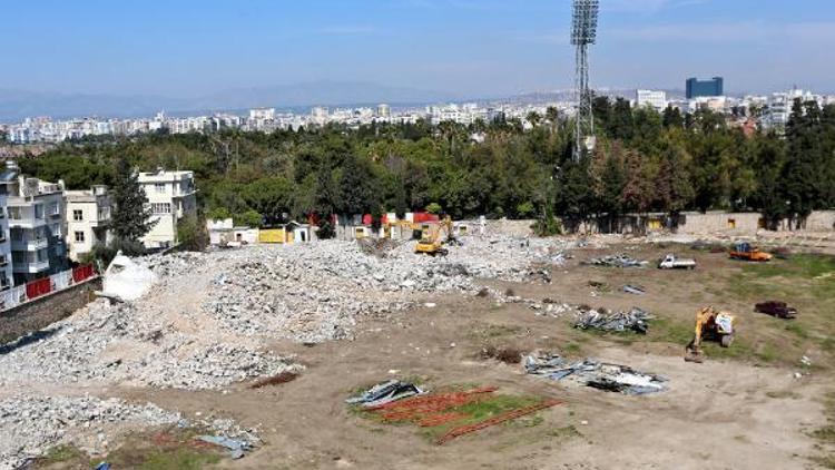 Atatürk Stadının yıkımı sürüyor