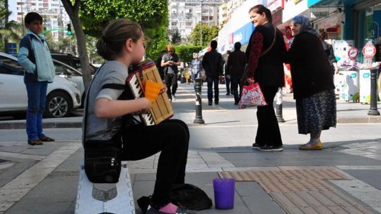 Akordiyoncu kız