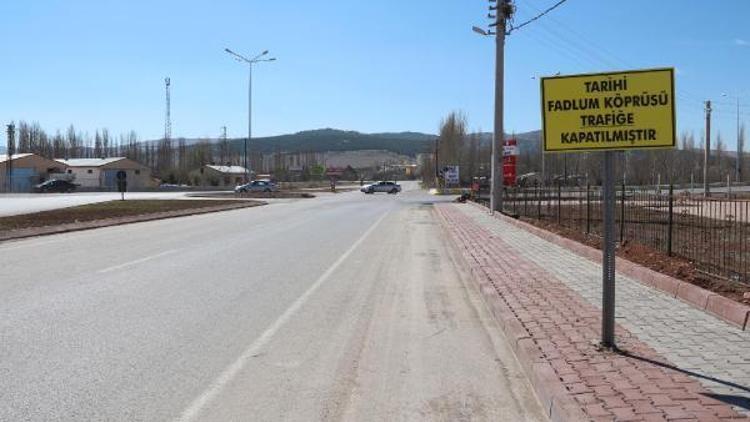 Tarihi Fadlum Köprüsü trafiğe kapatıldı