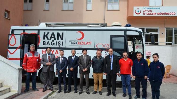 Sağlık çalışanlarından Kızılay’a kan bağışı