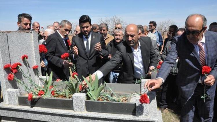 Gaziantepli gazeteci ve şair Bozgeyik, ölüm yıldönümünde mezarı başında anıldı