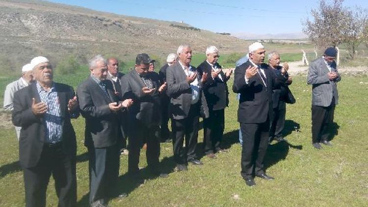 Adıyaman’da çiftçiler yağmur duasına çıktı