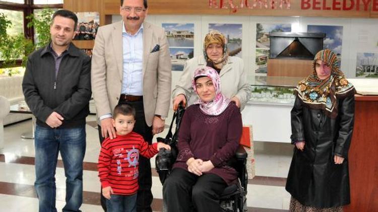 Başkan Ak, engelli Demirin Umre hayalini gerçekleştirdi