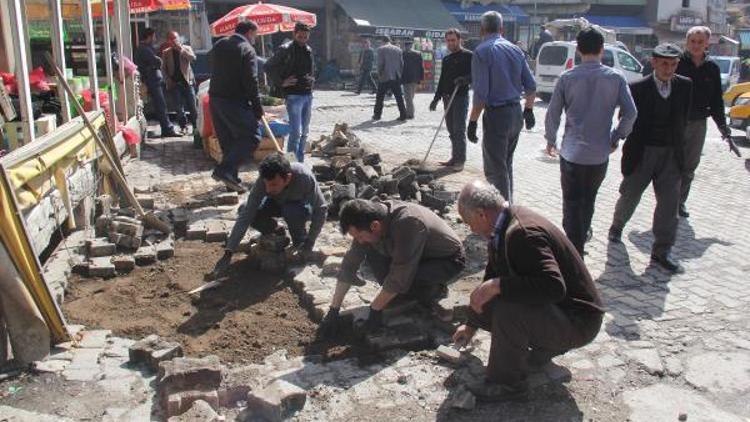 Bitlis Belediyesi yollarda bakım ve onarım çalışması başlattı