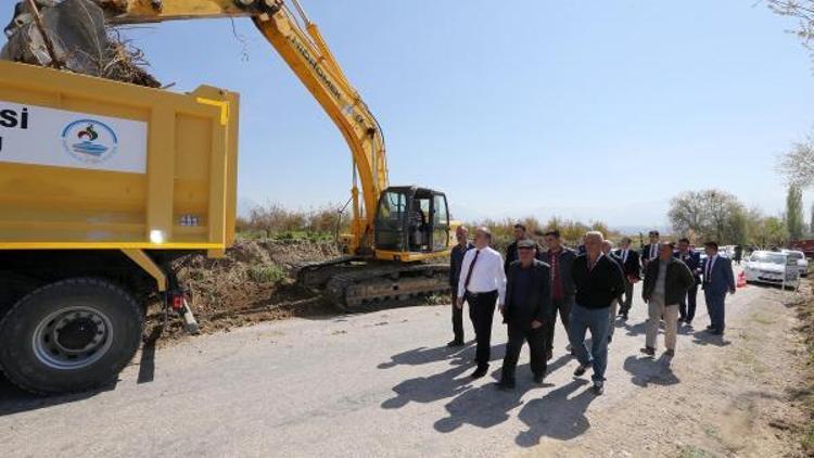 Başkan Gürlesin, yol çalışması denetiminde