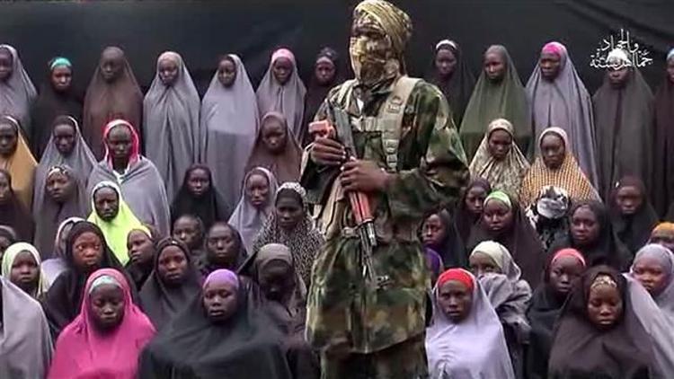 Boko Haram kaçırılan kızların yeni görüntülerini yayınladı