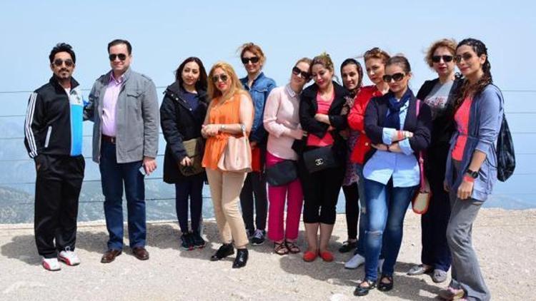 İranlı turizmci ve gazeteciler Tahtalı zirvesine çıktı