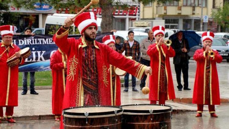 Sağanak altında Kutlu Doğum yürüyüşü