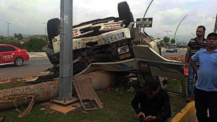 Mersinde trafik kazası: 1 ölü 2 yaralı