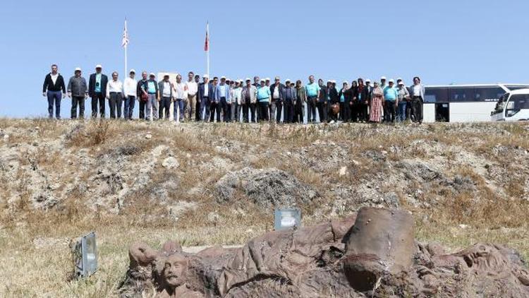 Kıbrıs gezisinde katliam çukurunun tanıkları buluştu