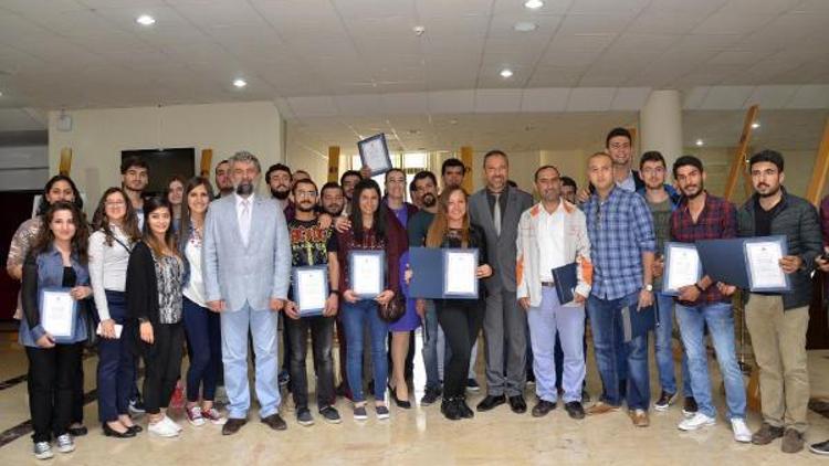 Mersin’de geleceğin gazetecileri fotoğraf sergisi