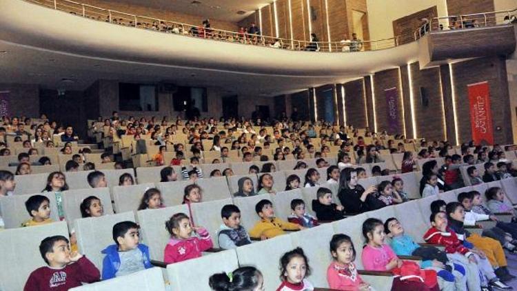 Çocuk festivali tiyatro şenliğinde 3 bin 500 kişiye ulaşıldı