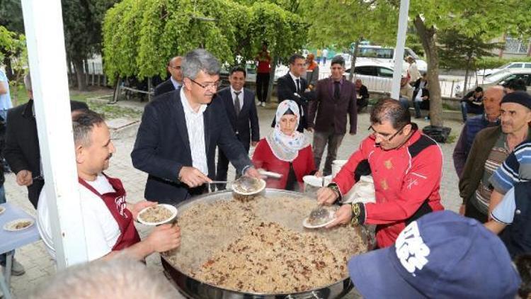 Başkandan Cuma namazı sonrası yemek ikramı