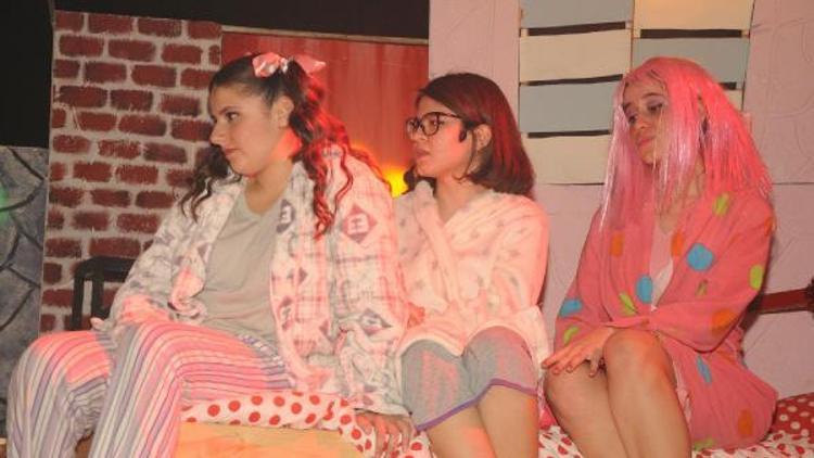 İTKlı öğrencilerden Grease müzikali