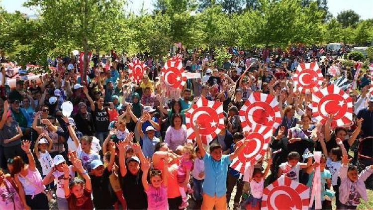 Uçurtmalar gökyüzünü kapladı