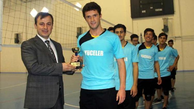 Voleybol turnuvasında şampiyon Fen Lisesi oldu