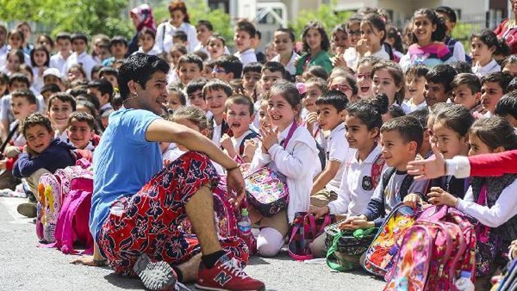 Maltepe sokaklarında 23 Nisan coşkusu