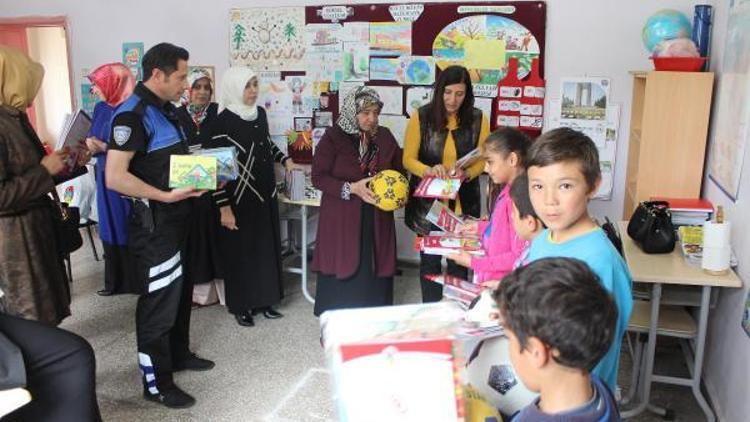 Çankırı emniyetinden okullara kırtasiye yardımı