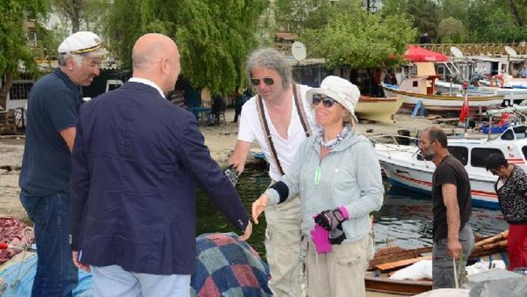 İstanbul’dan Çanakkale’ye kürek çekerek giden ekip Süleymanpaşaya ulaştı