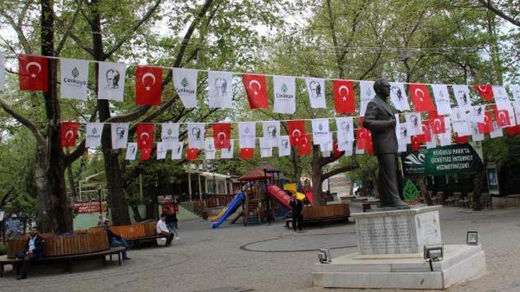 Çankaya, Atatürk ve Bayrakla donatıldı