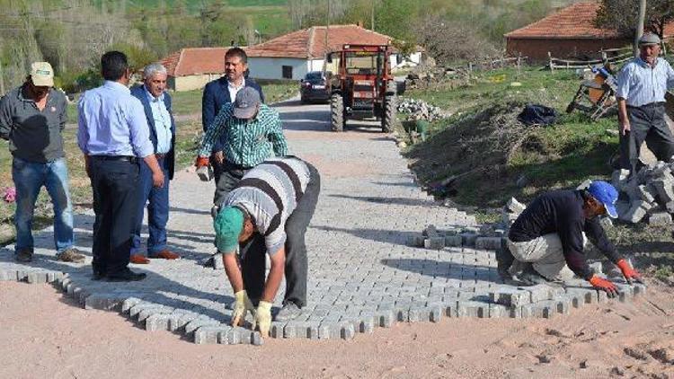 Köy yollarında parke taş