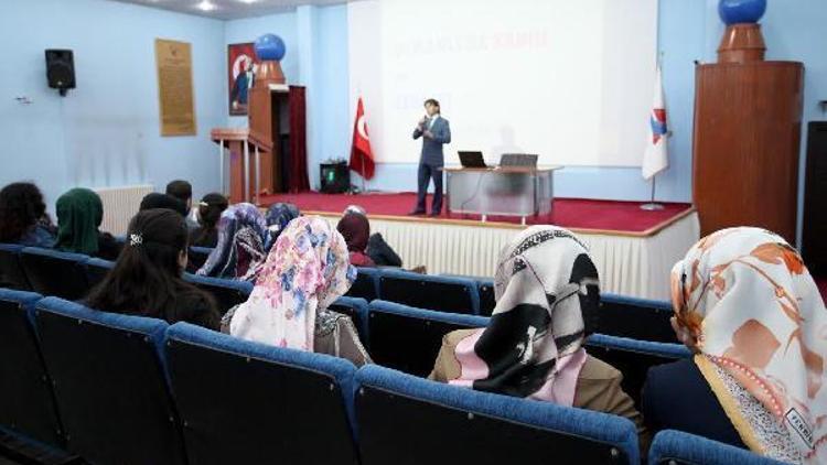Ağrı İbrahim Çeçen Üniversite’sinde Osmanlıda kadın ve zerafet konferansı