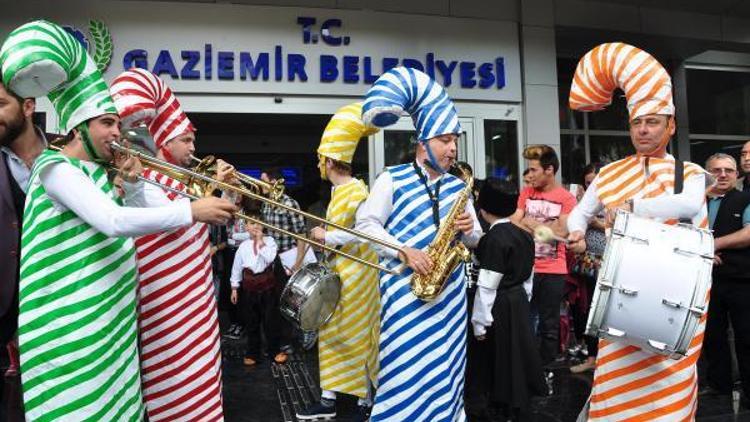 Gaziemirde karnaval havası