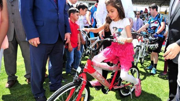 Osmaniyede 326 öğrenciye bisiklet