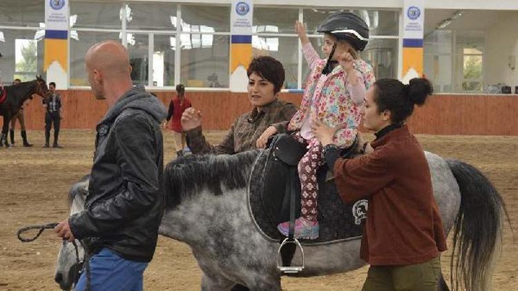 Atçılık Meslek Yüksekokulunda çocuk şenliği