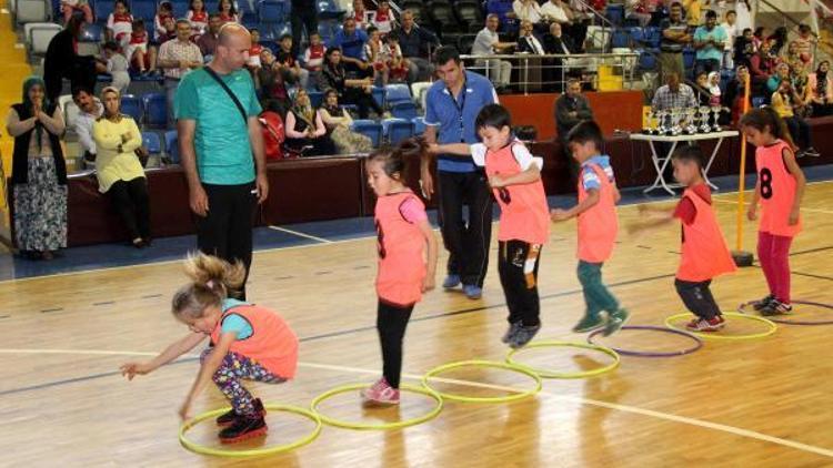 Çocuk oyunları şenliğinde ödüllr verildi