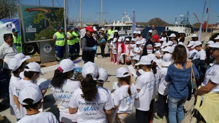 Yalıkavakta deniz dibi temizliği yapıldı