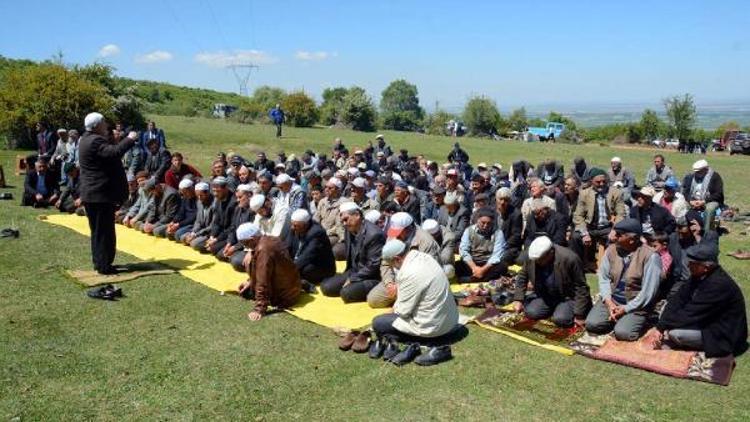 Çayda yağmur duasına çıkıldı