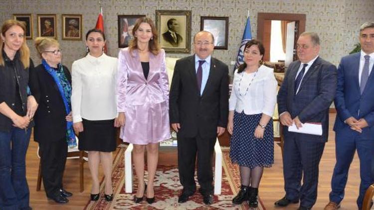 Azeri milletvekili Paşayeva ve yazarlardan Başkan Gümrükçüoğlu’na ziyaret